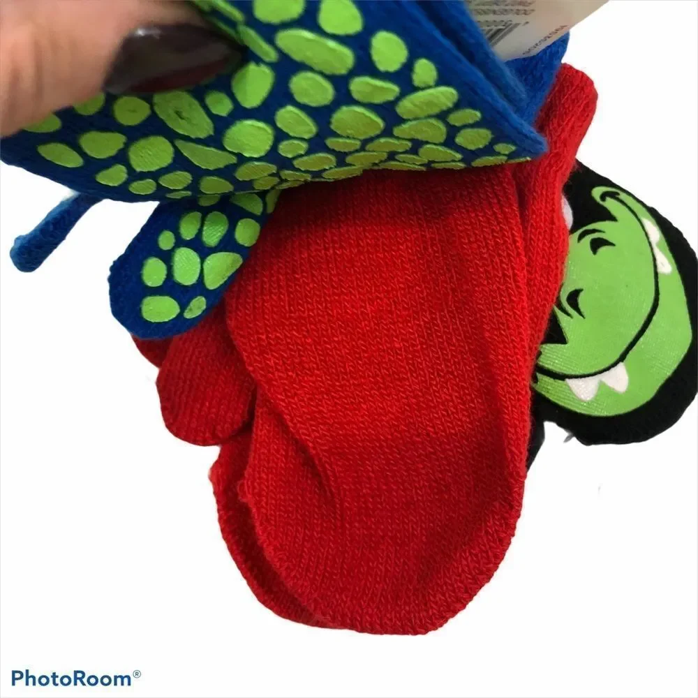 Brand new 3‎ Pack of Boys Mittens - Dinosaur themed